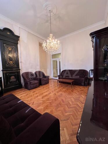 Satılır 2 otaqlı köhnə tikili 100 m², Sahil m., photo 1 from 19