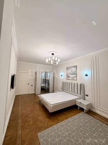 İcarəyə verilir 4 otaqlı yeni tikili 220 m², 28 May m., photo 8 from 30