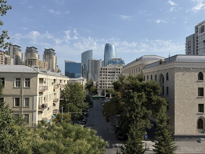 Satılır 3 otaqlı köhnə tikili 80 m², 28 May m., photo 1 from 10