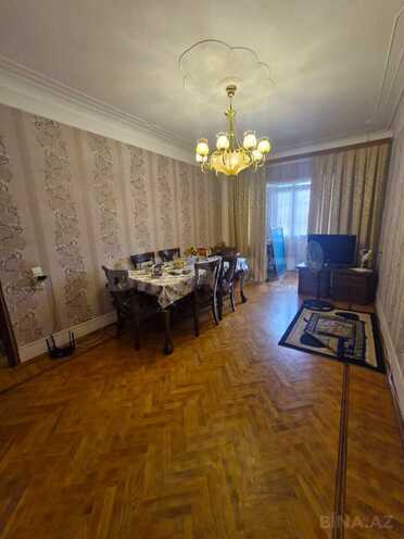 Satılır 2 otaqlı köhnə tikili 65 m², Gənclik m., photo 1 from 17