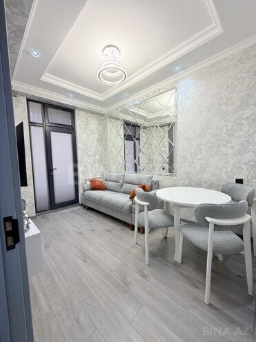 Продаётся 2-комн. новостройка 42 м², м. Кара Караев, photo 1 from 12