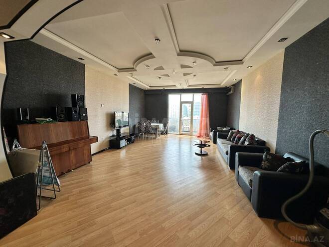 Продаётся 3-комн. новостройка 126 м², м. Низами, photo 1 from 12