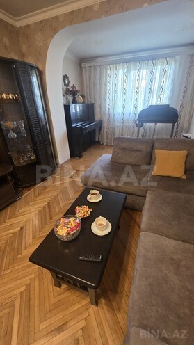 Satılır 2 otaqlı köhnə tikili 60 m², İnşaatçılar m., photo 1 from 20