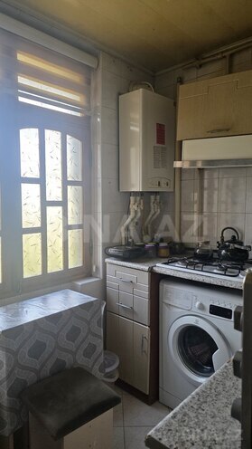 Satılır 2 otaqlı köhnə tikili 60 m², İnşaatçılar m., photo 14 from 20
