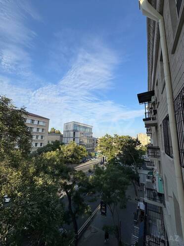Продаётся 2-комн. вторичка 65 м², м. Элмляр Академиясы, photo 15 from 17