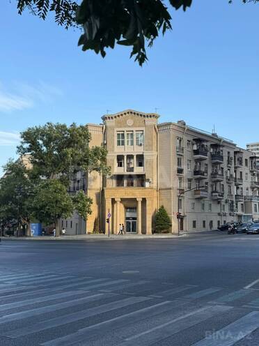 Продаётся 2-комн. вторичка 65 м², м. Элмляр Академиясы, photo 1 from 17