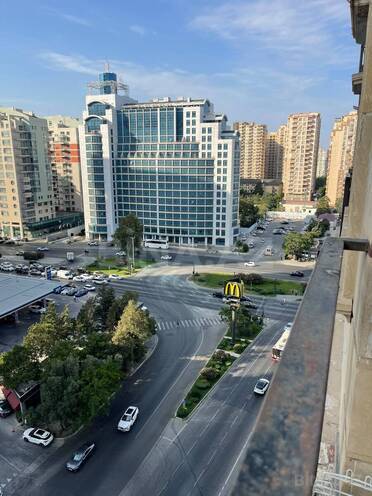 Сдаётся 2-комн. новостройка 86 м², м. 8 ноября, photo 1 from 28