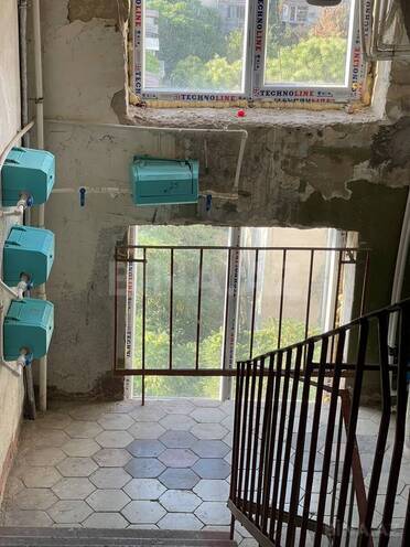 Satılır 2 otaqlı köhnə tikili 55 m², İnşaatçılar m., photo 17 from 23