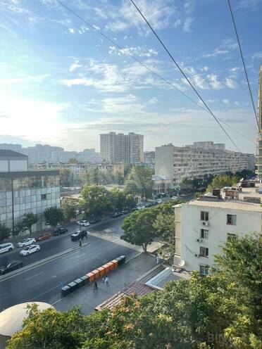 Satılır 2 otaqlı köhnə tikili 55 m², İnşaatçılar m., photo 22 from 23