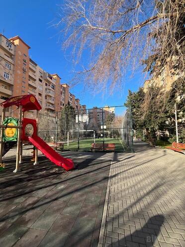 Satılır 2 otaqlı köhnə tikili 65 m², Yeni Günəşli q., photo 1 from 14