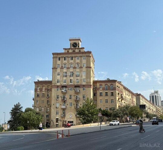 Satılır 2 otaqlı köhnə tikili 65 m², Nizami m., photo 1 from 16