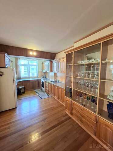 Satılır 3 otaqlı köhnə tikili 70 m², 28 May m., photo 14 from 21