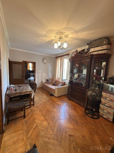 Продаётся 3-комн. вторичка 60 м², м. Иншаатчылар, photo 1 from 11