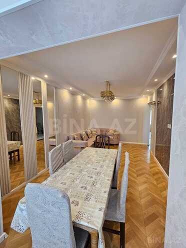 Satılır 4 otaqlı köhnə tikili 120 m², İnşaatçılar m., photo 1 from 17
