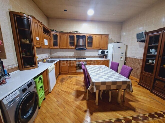 Satılır 8 otaqlı köhnə tikili 280 m², 28 May m., photo 11 from 23