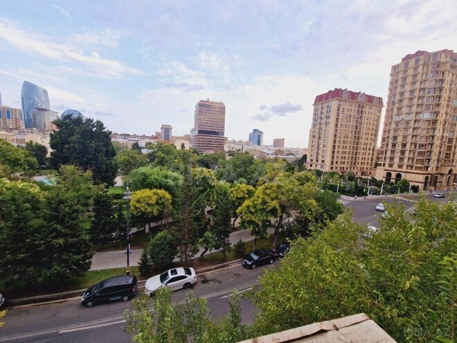 Satılır 8 otaqlı köhnə tikili 280 m², 28 May m., photo 3 from 23