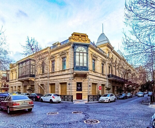 Satılır 2 otaqlı köhnə tikili 50 m², Sahil m., photo 1 from 10