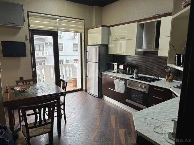 İcarəyə verilir 2 otaqlı köhnə tikili 90 m², Sahil m., photo 4 from 8