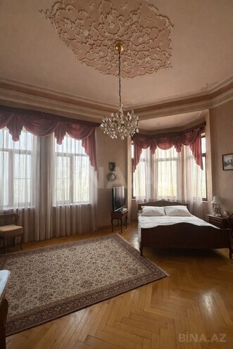Satılır 5 otaqlı köhnə tikili 210 m², 28 May m., photo 12 from 14