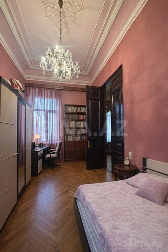 Satılır 5 otaqlı köhnə tikili 210 m², 28 May m., photo 8 from 14