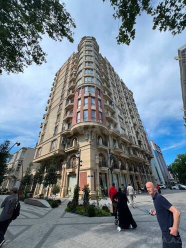Satılır 3 otaqlı yeni tikili 195 m², Sahil m., photo 1 from 24