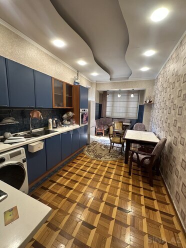 Сдаётся 3-комн. новостройка 140 м², м. Низами, photo 1 from 16