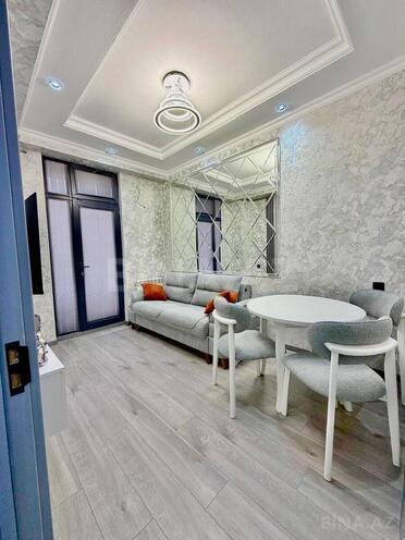 Продаётся 2-комн. новостройка 42 м², м. Кара Караев, photo 1 from 14