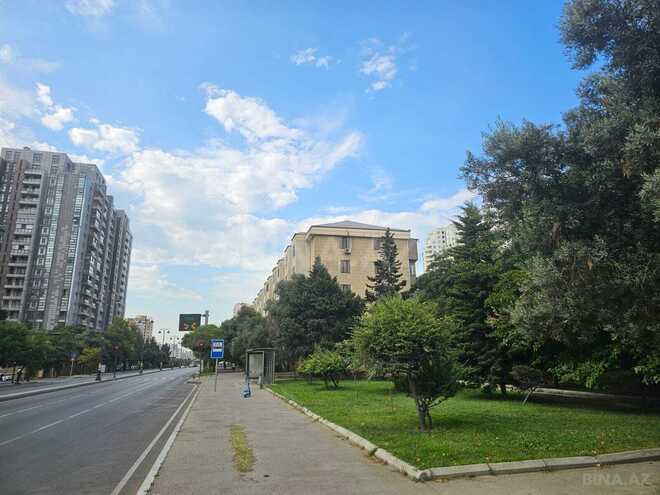 Продаётся 3-комн. вторичка 70 м², м. Иншаатчылар, photo 1 from 27