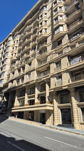 Satılır 4 otaqlı yeni tikili 250 m², Sahil m., photo 1 from 13