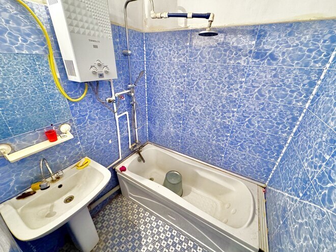 Satılır 2 otaqlı köhnə tikili 65 m², Qara Qarayev m., photo 27 from 30