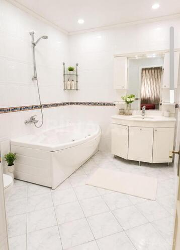 Сдаётся 3-комн. новостройка 150 м², м. Низами, photo 16 from 18