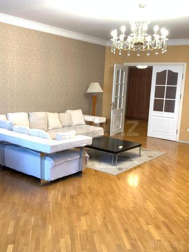 Сдаётся 3-комн. новостройка 150 м², м. Низами, photo 3 from 18