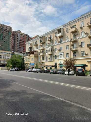 Satılır 2 otaqlı köhnə tikili 60 m², Elmlər Akademiyası m., photo 1 from 13