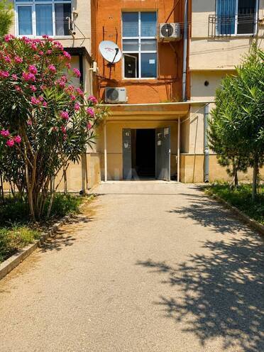 Satılır 2 otaqlı köhnə tikili 60 m², Qara Qarayev m., photo 1 from 21