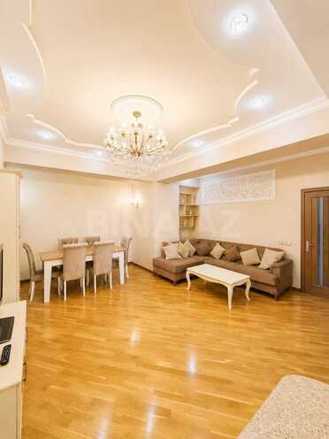 Сдаётся 3-комн. новостройка 115 м², Ясамальский р., photo 1 from 9