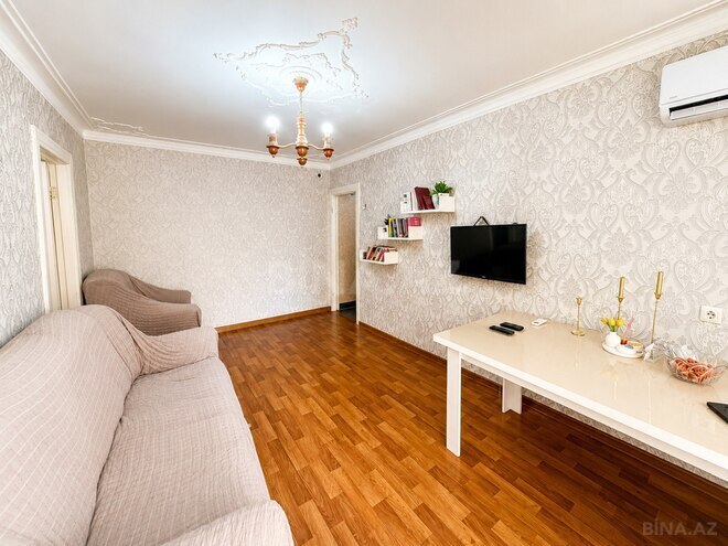 Продаётся 2-комн. вторичка 50 м², м. Кара Караев, photo 1 from 23