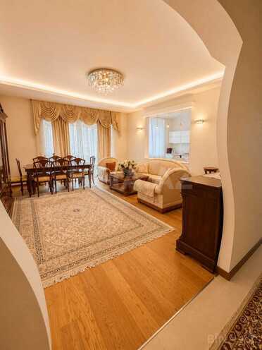 Сдаётся 3-комн. новостройка 100 м², м. 8 ноября, photo 1 from 19