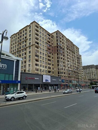 Продаётся 3-комн. вторичка 80 м², м. Иншаатчылар, photo 1 from 12
