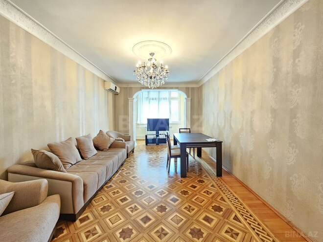 Satılır 3 otaqlı köhnə tikili 90 m², 8-ci mikrorayon q., photo 1 from 27
