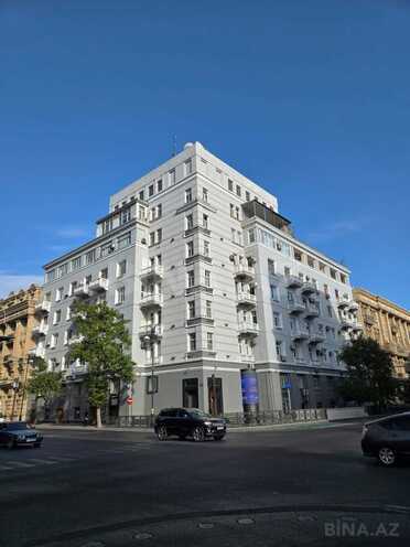Satılır 4 otaqlı köhnə tikili 130 m², Sahil m., photo 1 from 17