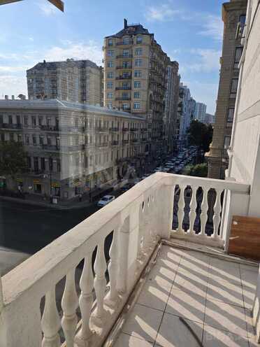 Satılır 4 otaqlı köhnə tikili 130 m², Sahil m., photo 3 from 17