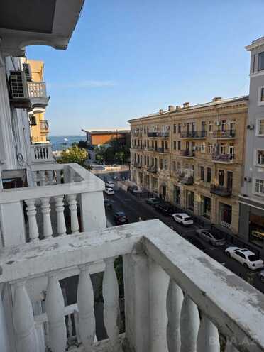 Satılır 4 otaqlı köhnə tikili 130 m², Sahil m., photo 7 from 17