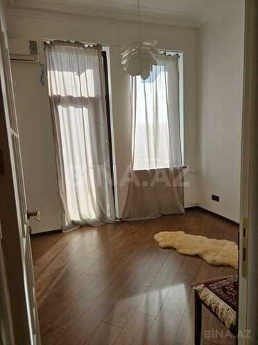 Satılır 4 otaqlı köhnə tikili 130 m², Sahil m., photo 8 from 17