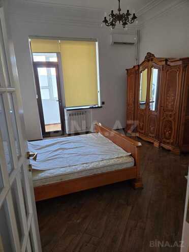 Satılır 4 otaqlı köhnə tikili 130 m², Sahil m., photo 9 from 17