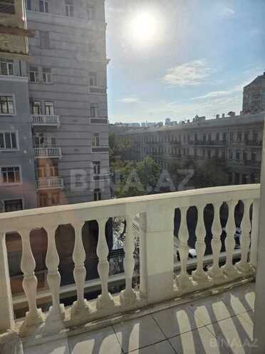 Satılır 4 otaqlı köhnə tikili 130 m², Sahil m., photo 10 from 17