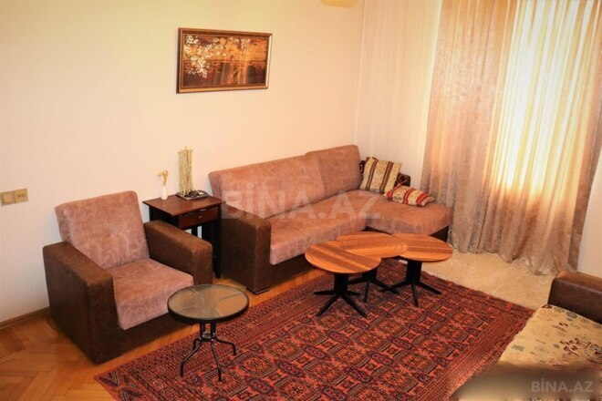 Продаётся 3-комн. вторичка 80 м², м. Низами, photo 1 from 19