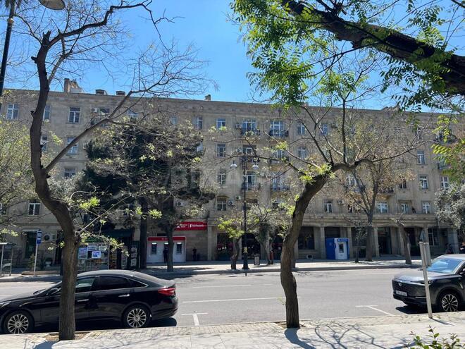 Продаётся 3-комн. вторичка 72 м², м. Элмляр Академиясы, photo 1 from 20