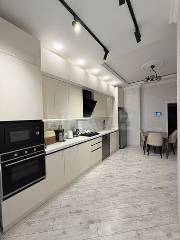 Сдаётся 3-комн. новостройка 80 м², м. 28 мая, photo 1 from 19