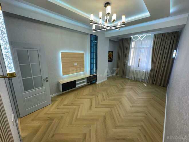 Продаётся 3-комн. новостройка 105 м², м. Кара Караев, photo 1 from 18