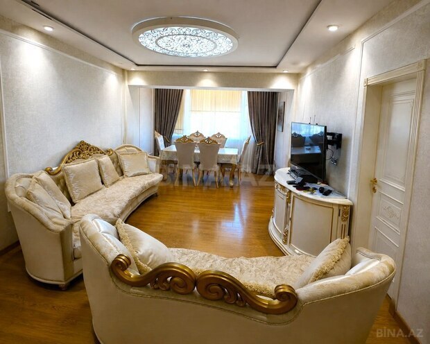 Продаётся 3-комн. вторичка 85 м², м. Низами, photo 1 from 22